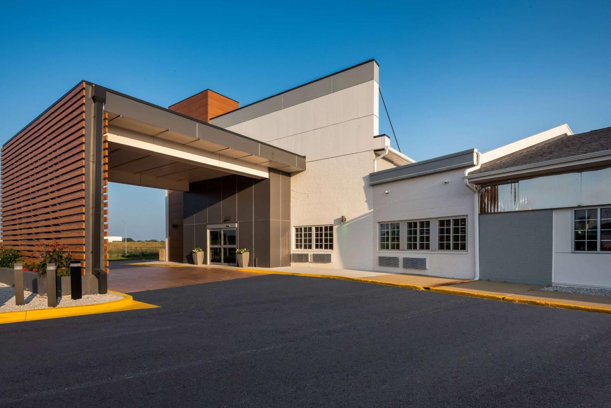 Wyndham Garden Ankeny Hotel Bagian luar foto